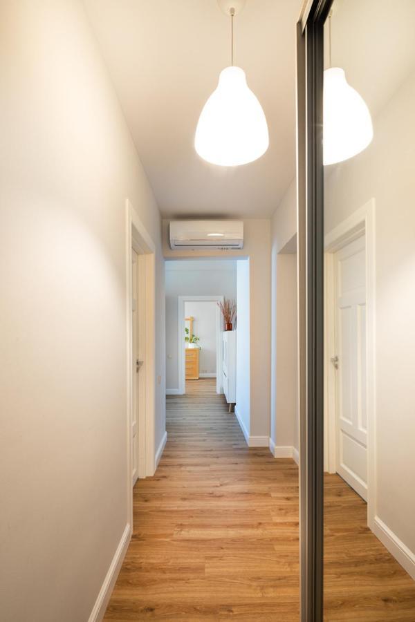 Cozy 2 Bedroom Apartment In Riga Centre Luaran gambar