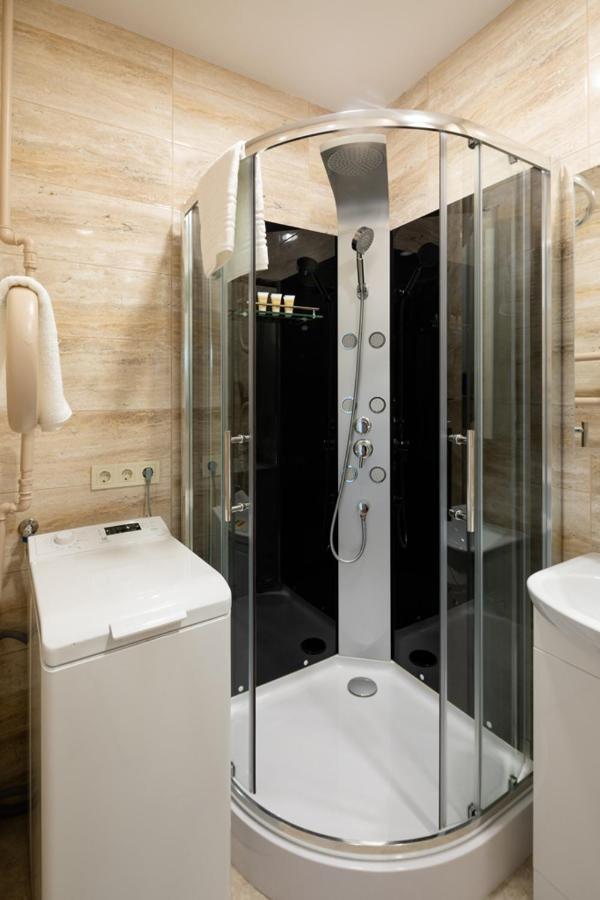 Cozy 2 Bedroom Apartment In Riga Centre Luaran gambar