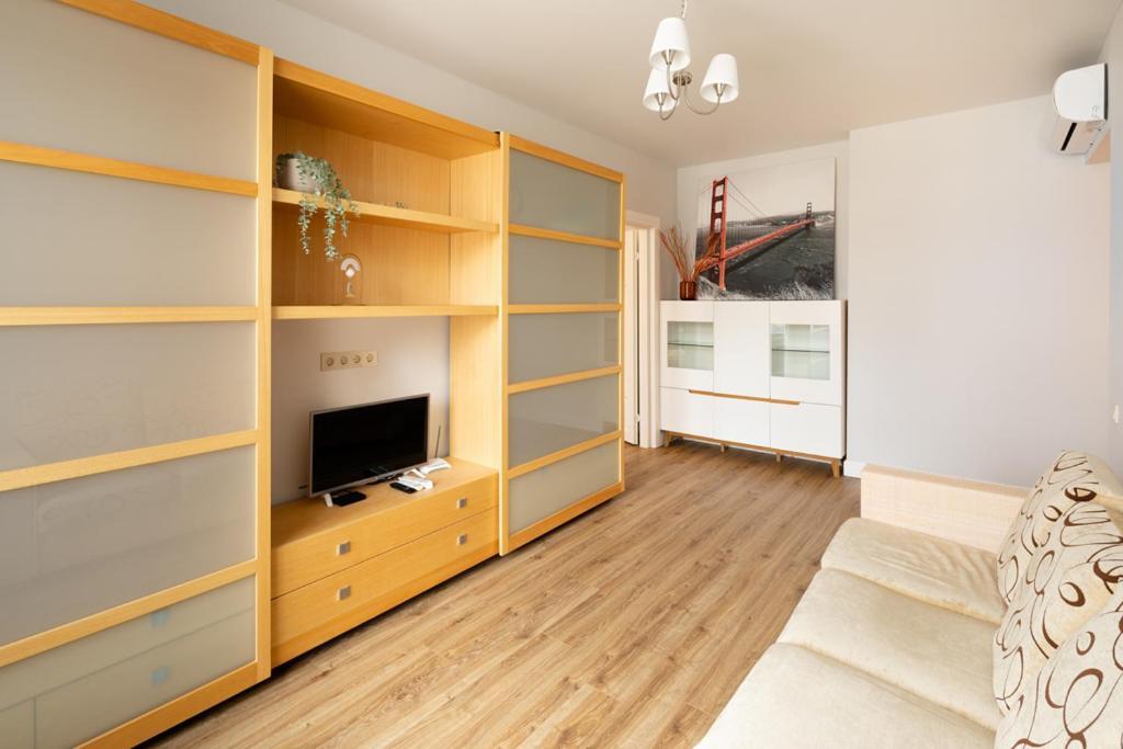 Cozy 2 Bedroom Apartment In Riga Centre Luaran gambar