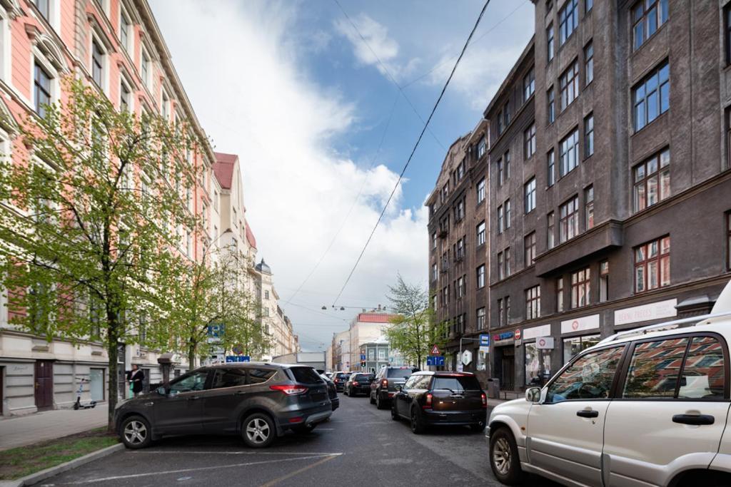 Cozy 2 Bedroom Apartment In Riga Centre Luaran gambar