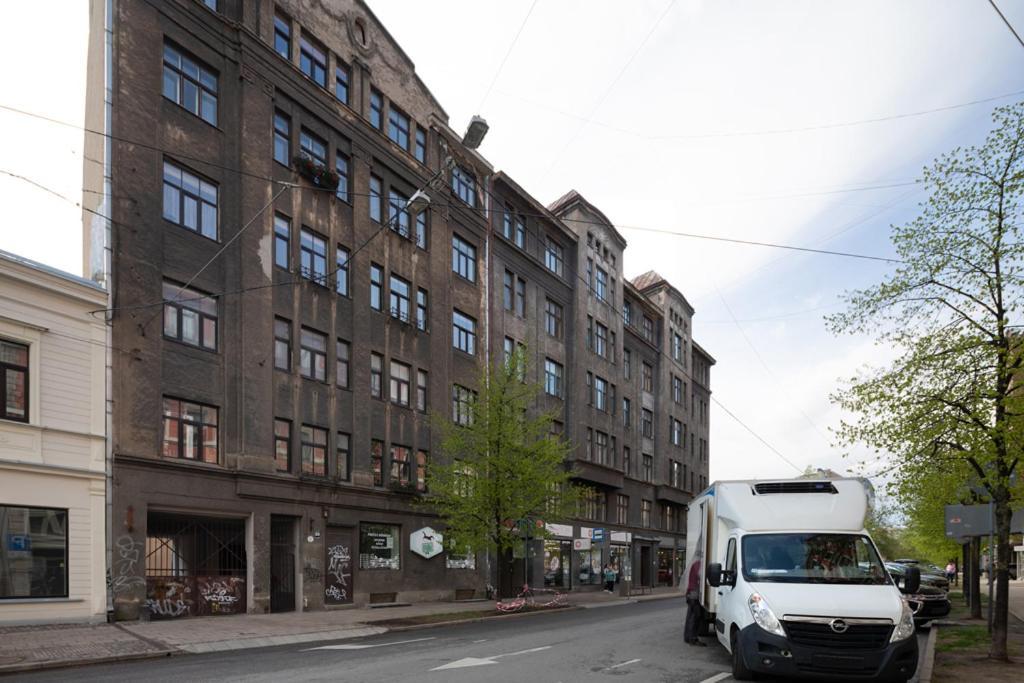 Cozy 2 Bedroom Apartment In Riga Centre Luaran gambar